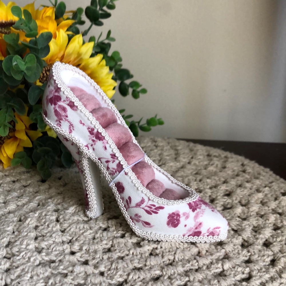 Floral Pink and White High Heel Shoe Shaped Ring Organizer